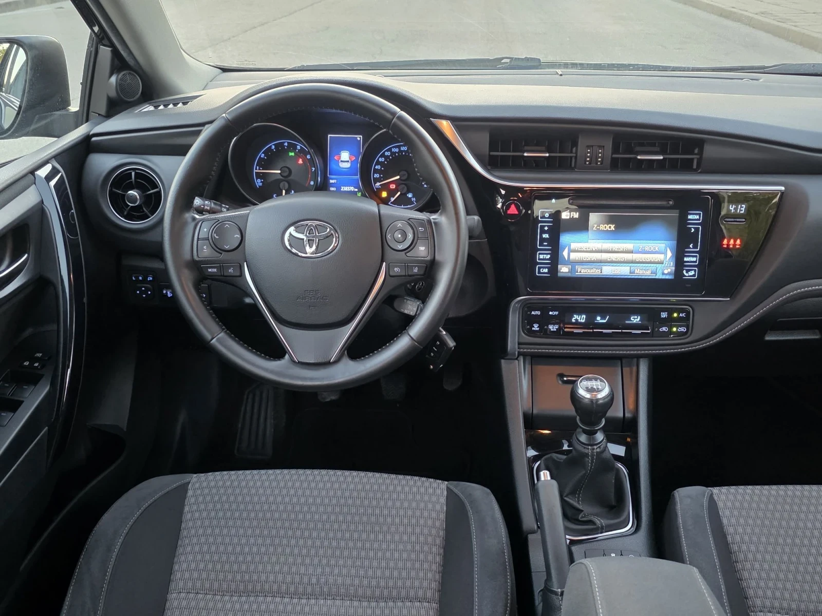 Toyota Auris Фейслифт, Edition S, снимка 10 - Автомобили и джипове - 56365067