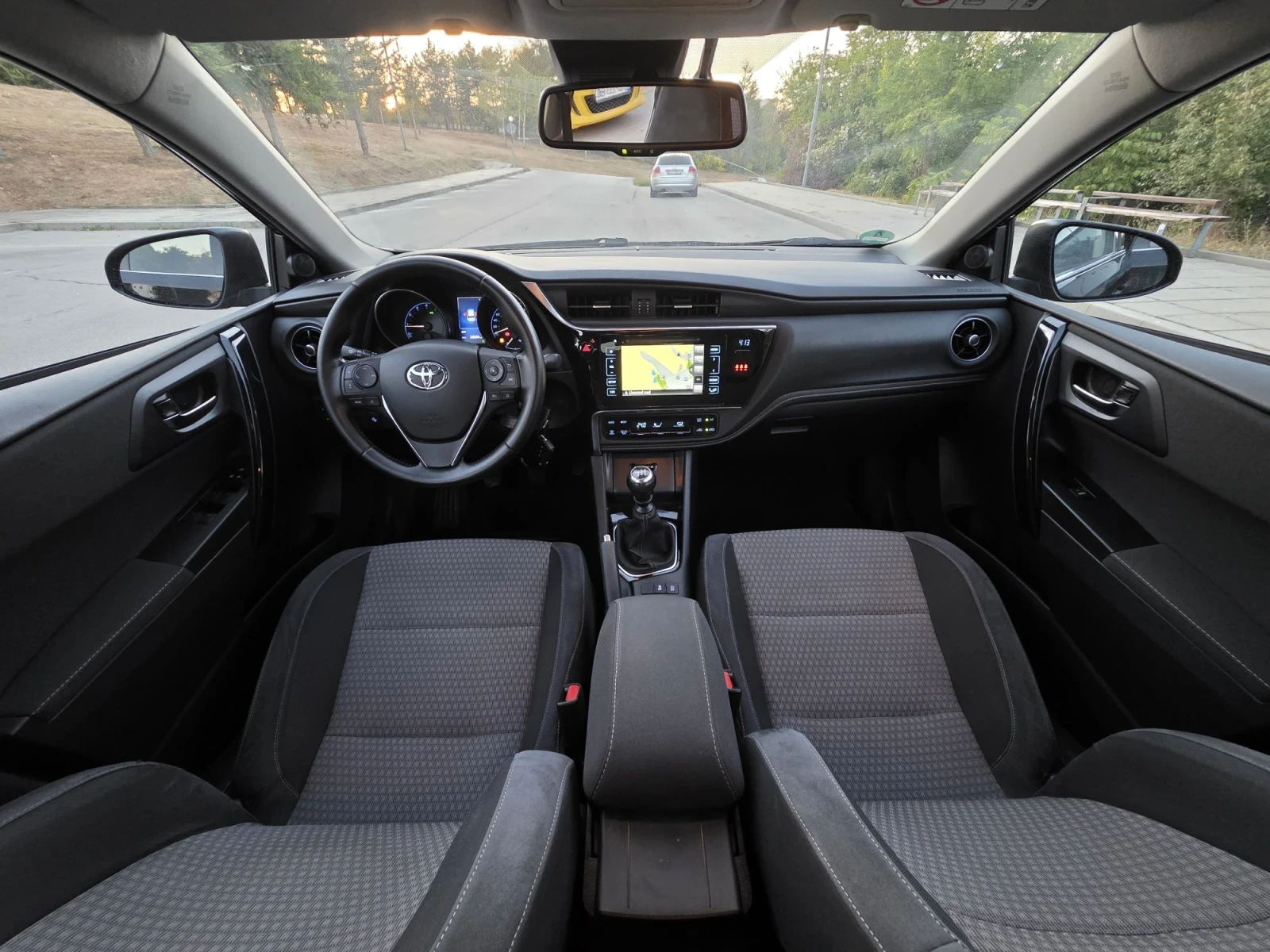 Toyota Auris Фейслифт, Edition S, снимка 11 - Автомобили и джипове - 56365067