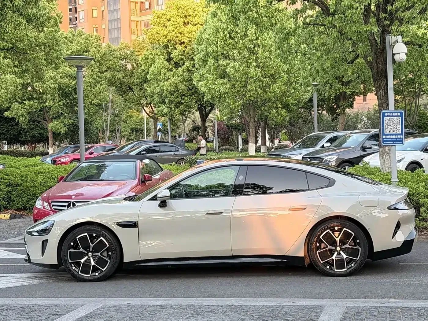 Xiaomi SU7, снимка 4 - Автомобили и джипове - 56683319
