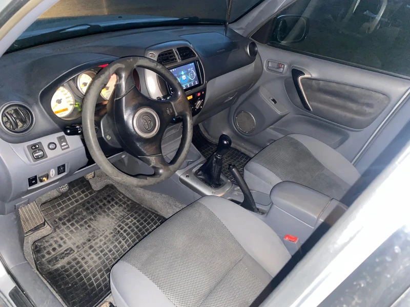 Toyota Rav4 2.0vvt-I , снимка 3 - Автомобили и джипове - 47681171