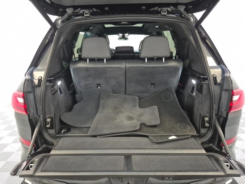 BMW X7 40i* M-pack* Distr* Headup* Обдух* Вакуум* 360* , снимка 13 - Автомобили и джипове - 52527720
