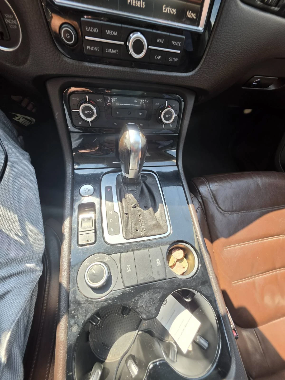 VW Touareg, снимка 14 - Автомобили и джипове - 55776599