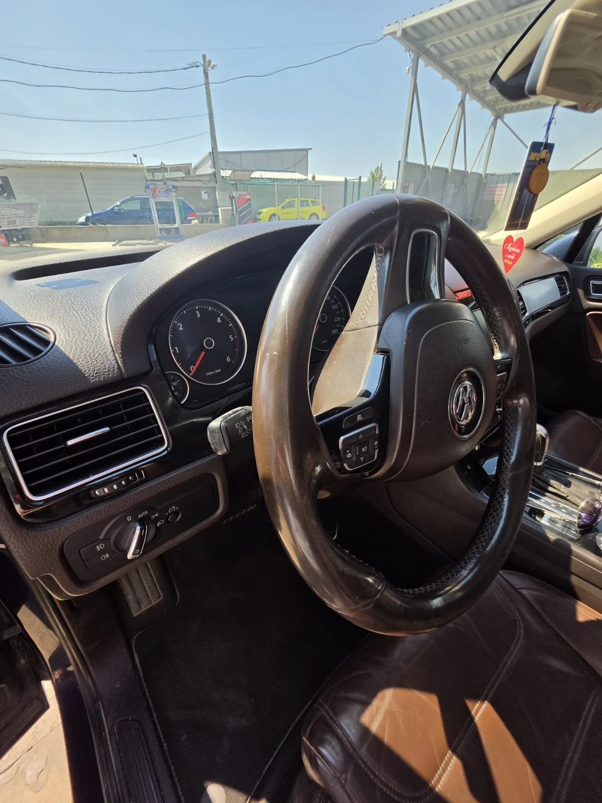 VW Touareg, снимка 11 - Автомобили и джипове - 55776599