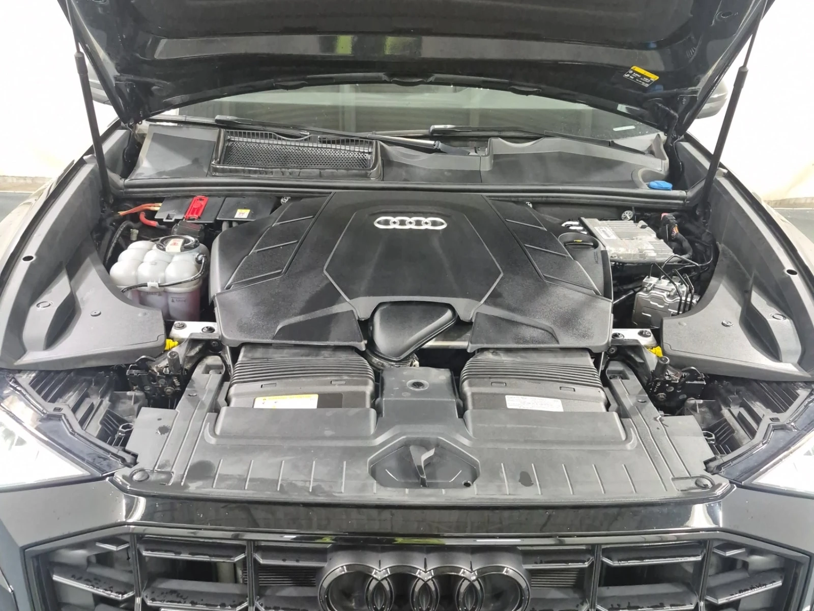 Audi Q8 * 2 КЛЮЧА * ОТ ПРЕДСТАВИТЕЛСТВО * ОБДУХВАНЕ, снимка 17 - Автомобили и джипове - 56076338
