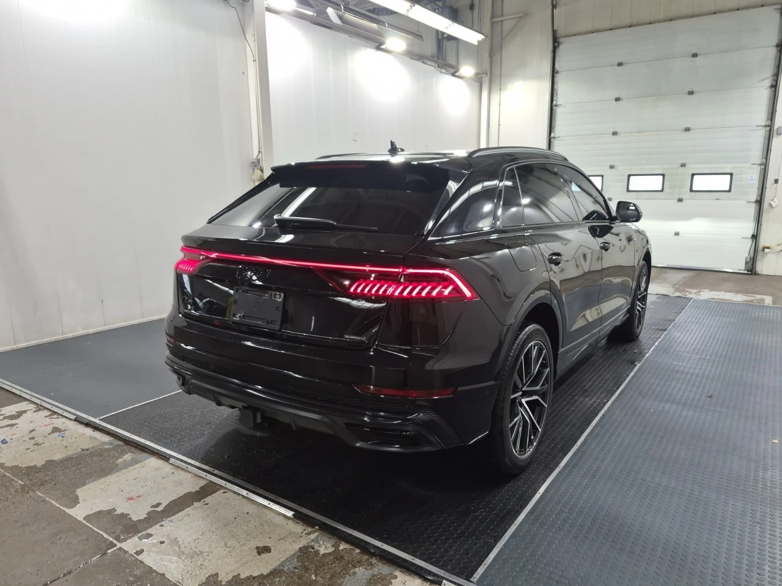 Audi Q8 * 2 КЛЮЧА * ОТ ПРЕДСТАВИТЕЛСТВО * ОБДУХВАНЕ, снимка 3 - Автомобили и джипове - 56076338