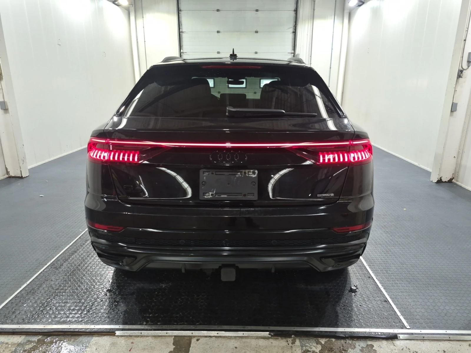 Audi Q8 * 2 КЛЮЧА * ОТ ПРЕДСТАВИТЕЛСТВО * ОБДУХВАНЕ, снимка 5 - Автомобили и джипове - 56076338
