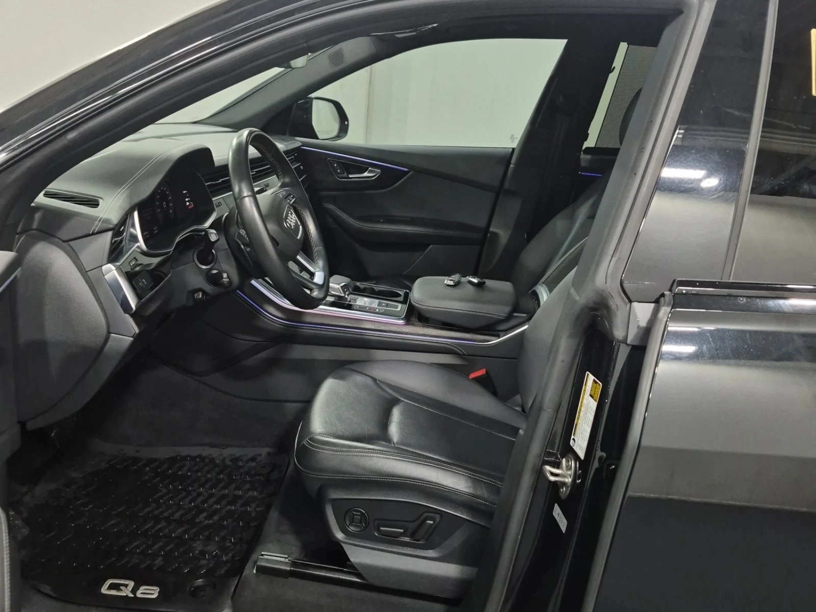 Audi Q8 * 2 КЛЮЧА * ОТ ПРЕДСТАВИТЕЛСТВО * ОБДУХВАНЕ, снимка 8 - Автомобили и джипове - 56076338