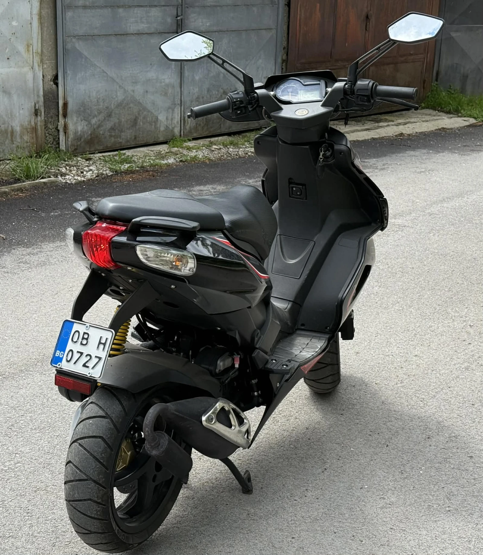 Aprilia Sr 50 R, снимка 4 - Мотоциклети и мототехника - 54929896