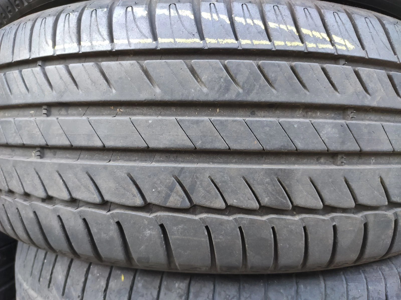 Гуми Летни 215/55R17, снимка 2 - Гуми и джанти - 56664422