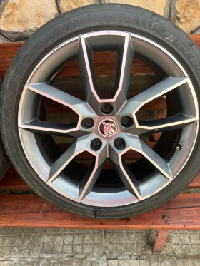        225/40R18