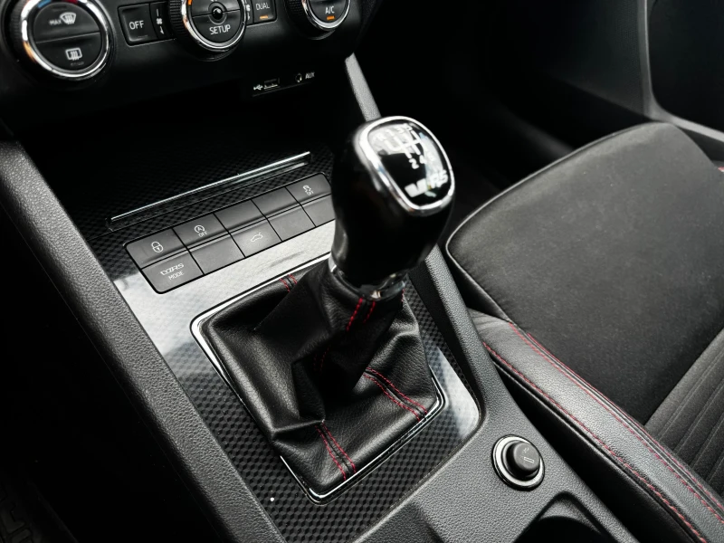 Skoda Octavia VRS 2.0TDI LED Keyless, снимка 11 - Автомобили и джипове - 51701053