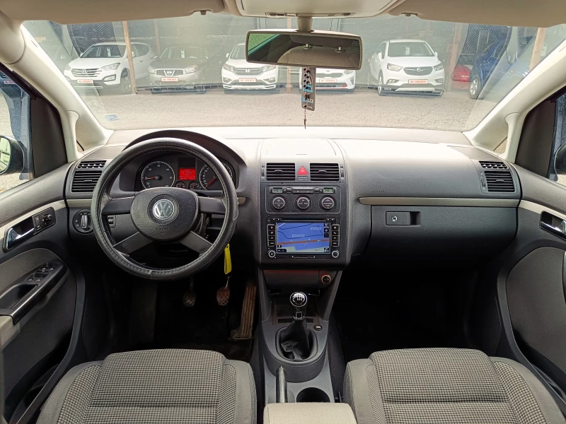 VW Touran 1.9 TDi* NAVI* КАМЕРА* ОБСЛУЖЕН* , снимка 11 - Автомобили и джипове - 52349988