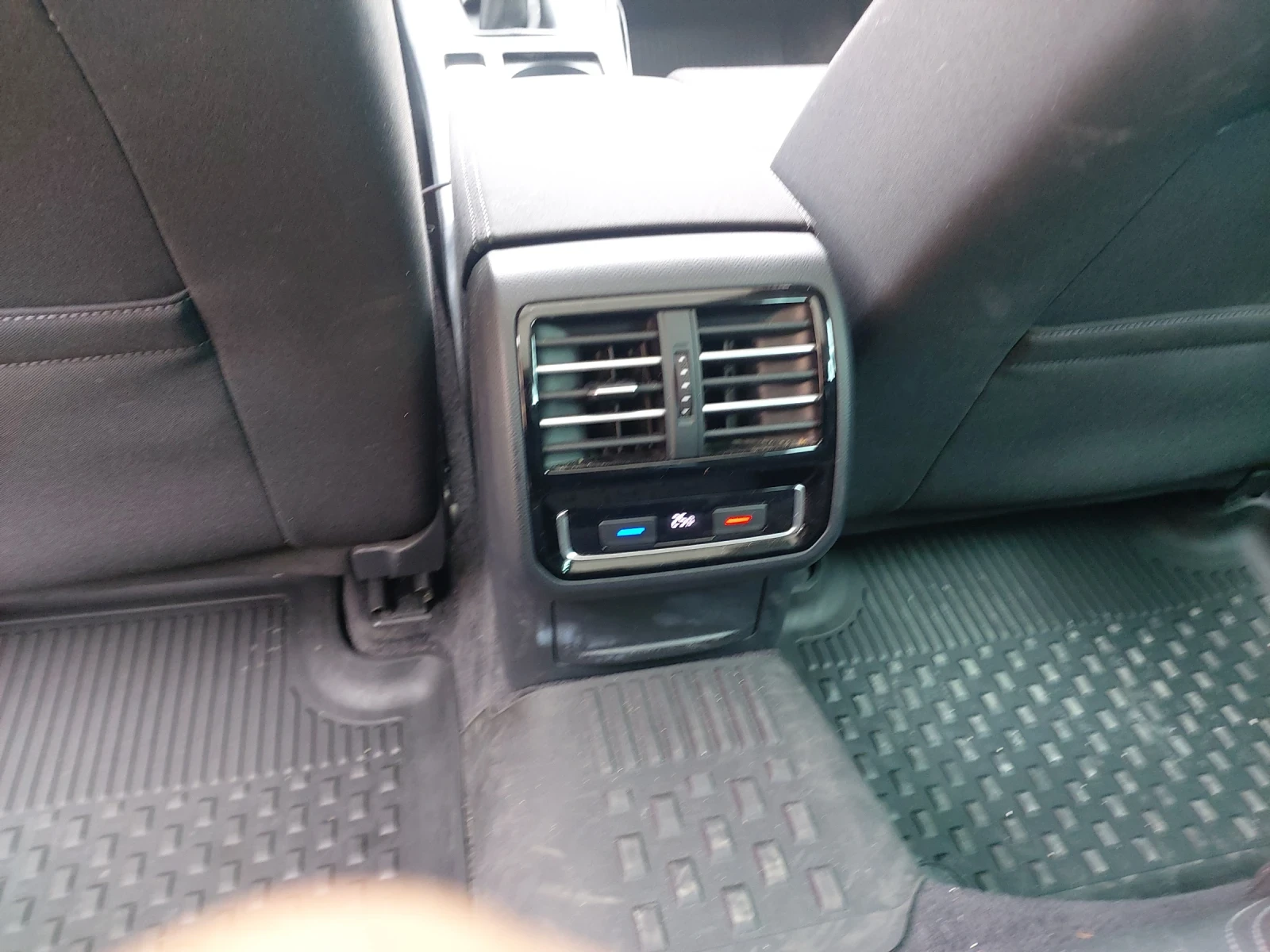 VW Passat 1.6 TDI 120кс, снимка 9 - Автомобили и джипове - 54070622