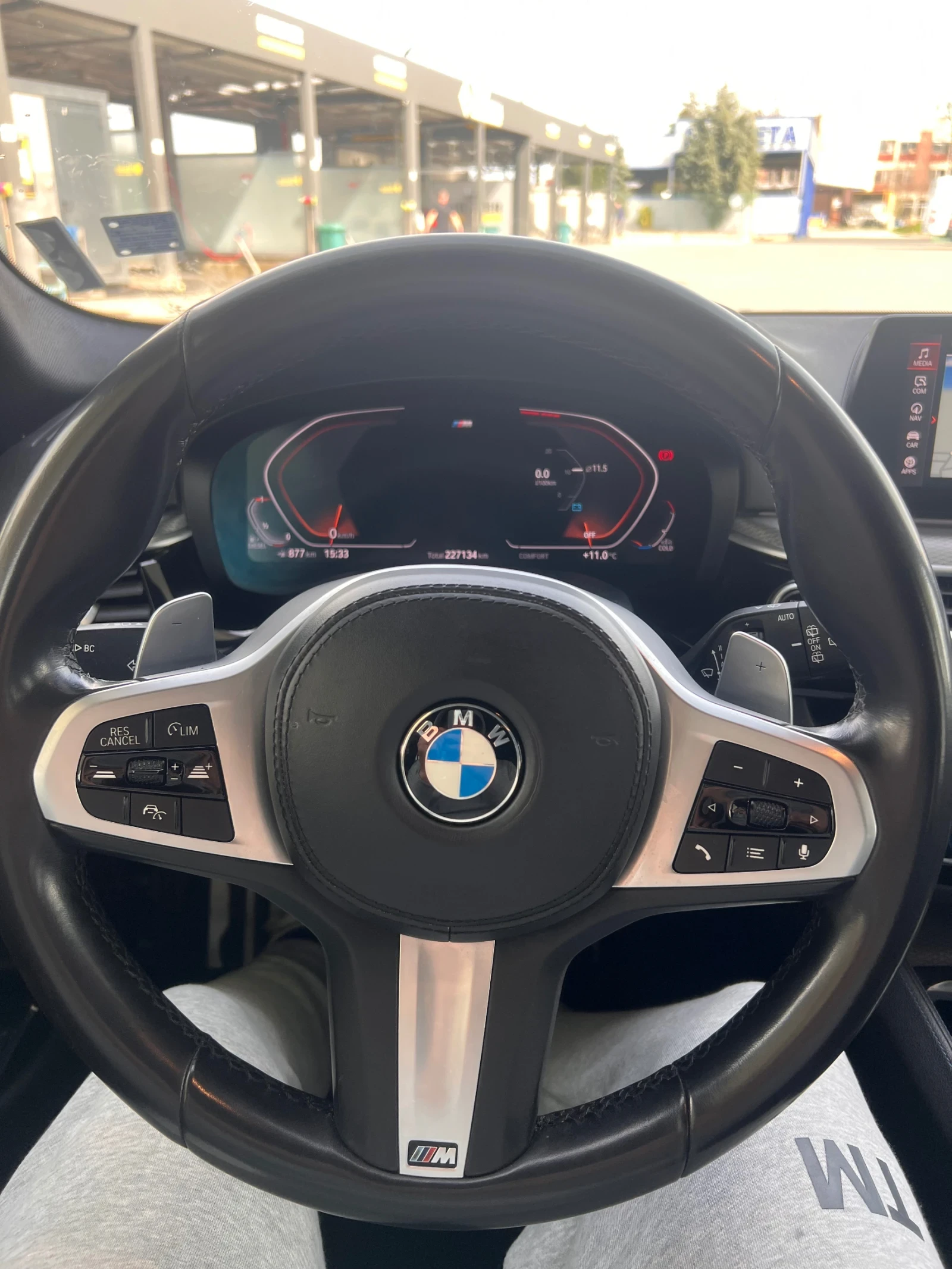 BMW 520 Xdrive, снимка 14 - Автомобили и джипове - 54225261