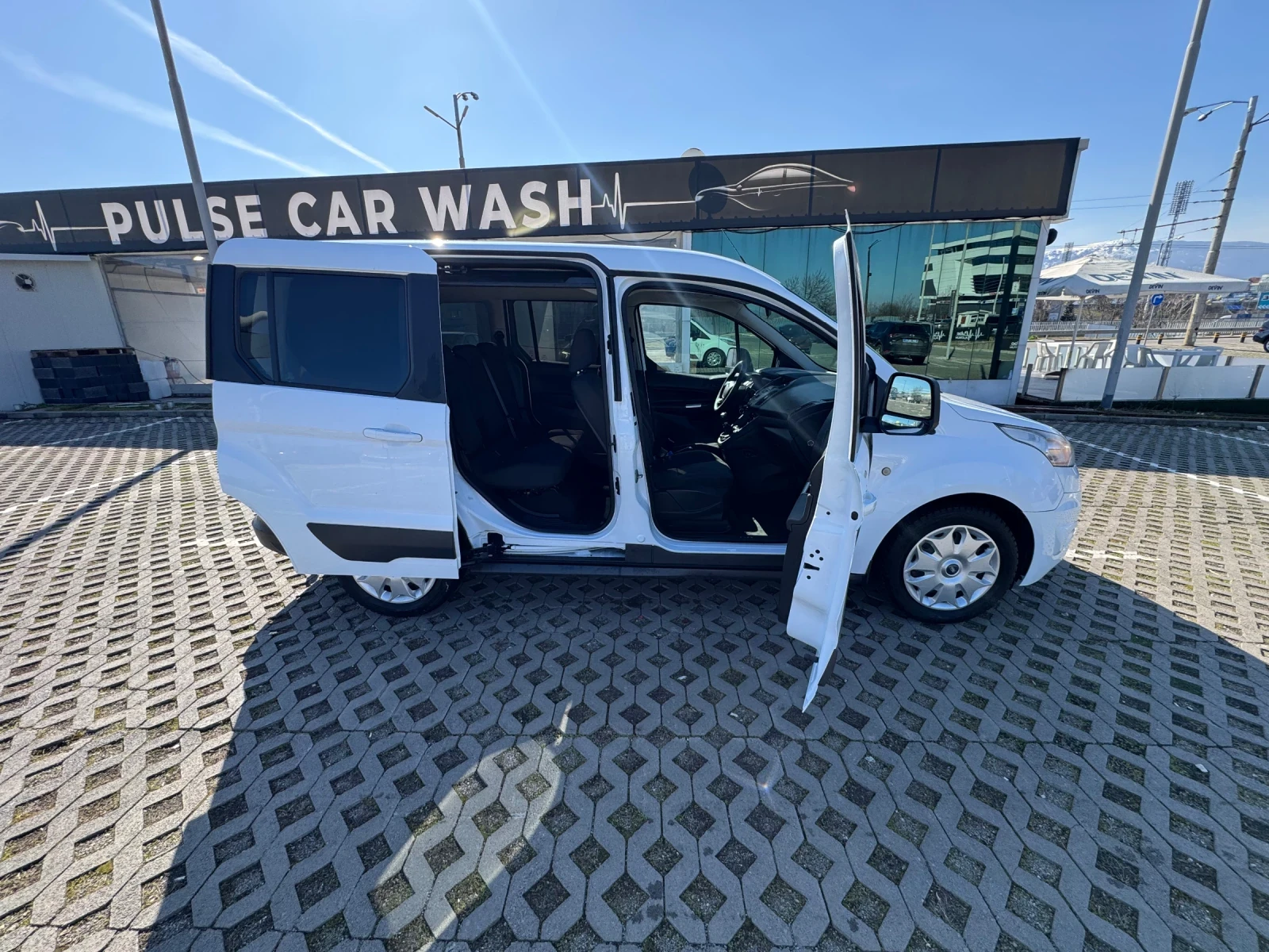 Ford Tourneo Connect 1.6TDCi 95к.с 2015г Пътнически ГЕРМАНИЯ, снимка 11 - Автомобили и джипове - 54672865