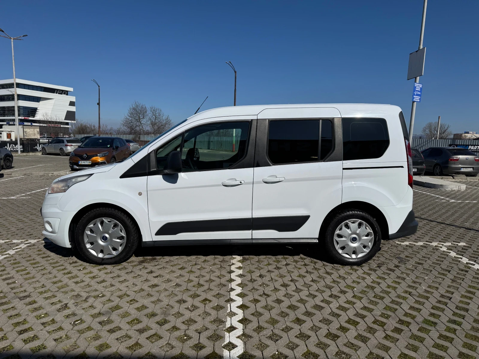 Ford Tourneo Connect 1.6TDCi 95к.с 2015г Пътнически ГЕРМАНИЯ, снимка 8 - Автомобили и джипове - 54672865