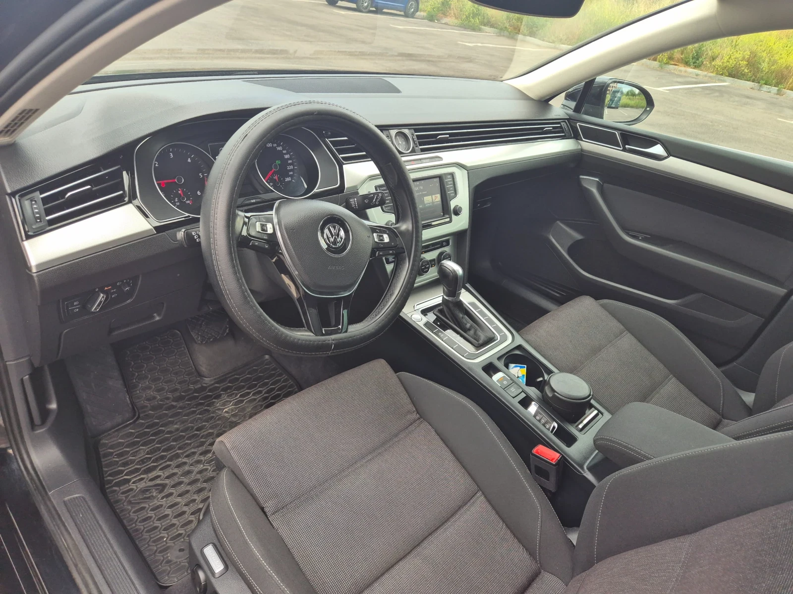 VW Passat 1.6 tdi/120 hp DSG, снимка 9 - Автомобили и джипове - 54932266