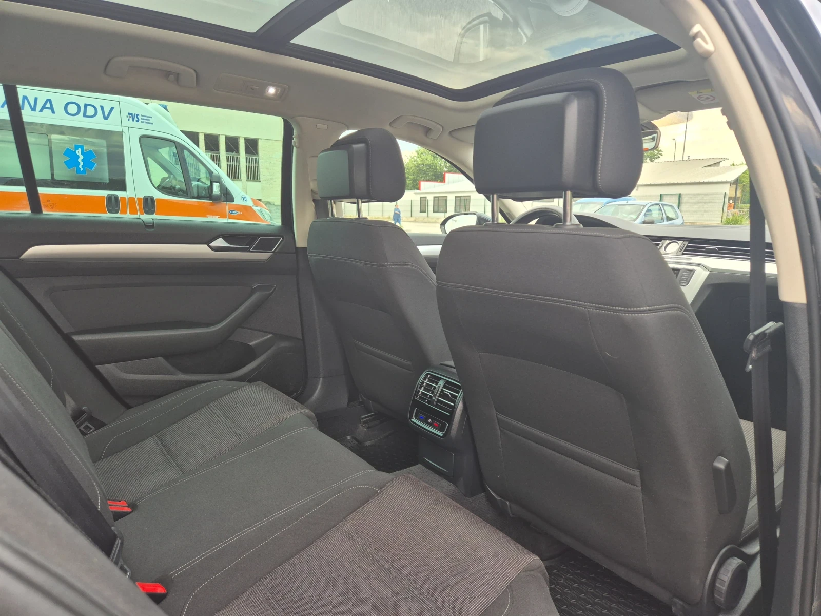 VW Passat 1.6 tdi/120 hp DSG, снимка 8 - Автомобили и джипове - 54932266