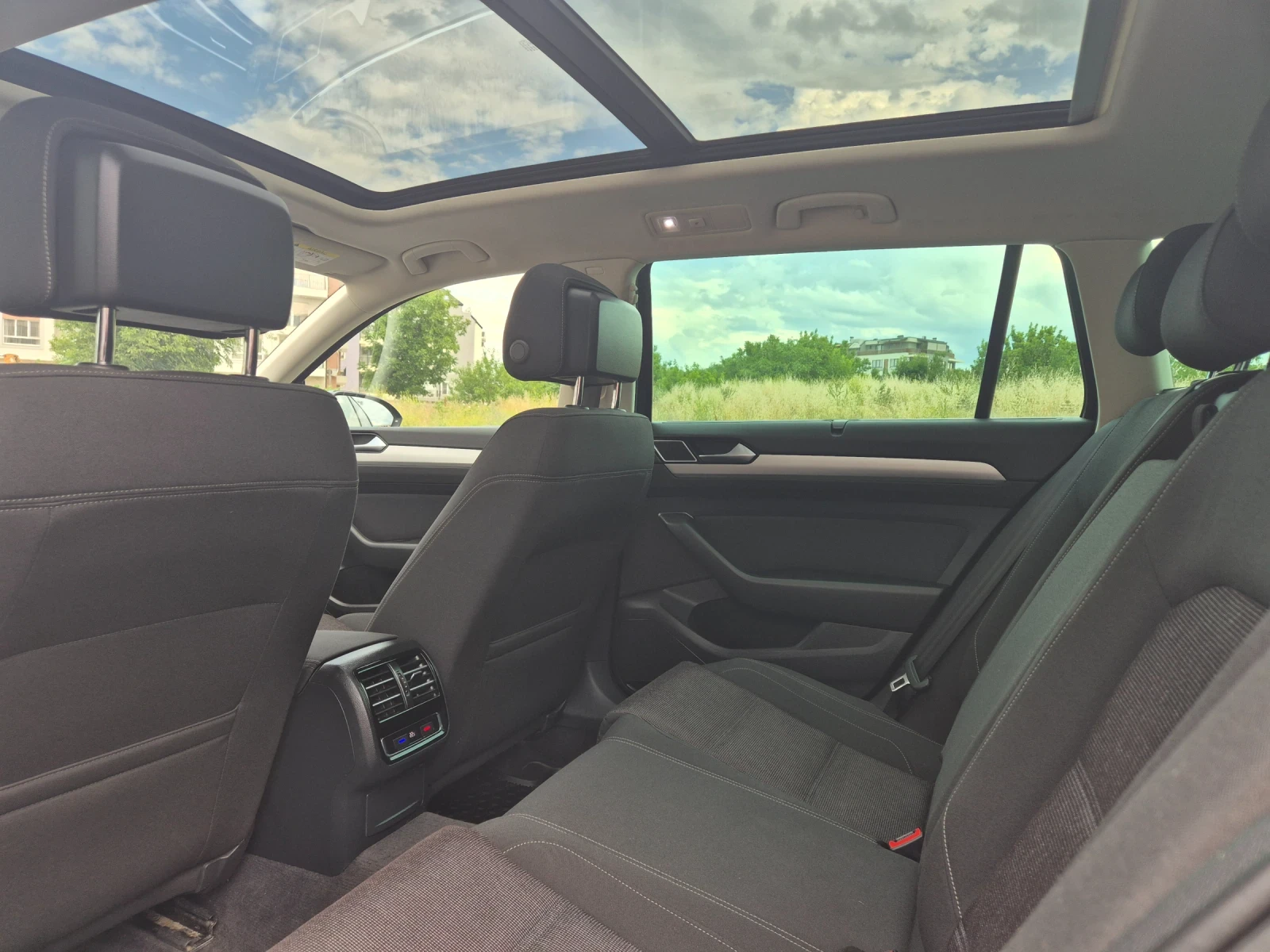 VW Passat 1.6 tdi/120 hp DSG, снимка 7 - Автомобили и джипове - 54932266