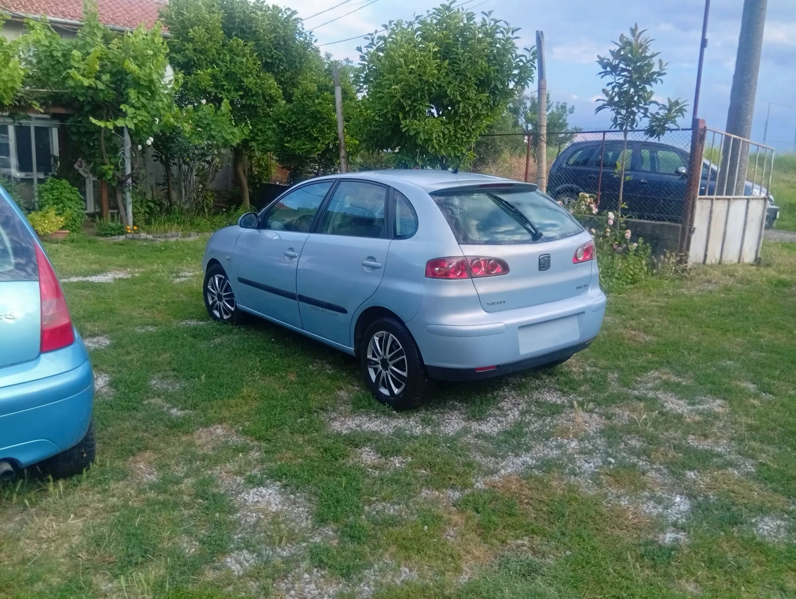 Seat Ibiza Бензин -Клима , снимка 3 - Автомобили и джипове - 54962316