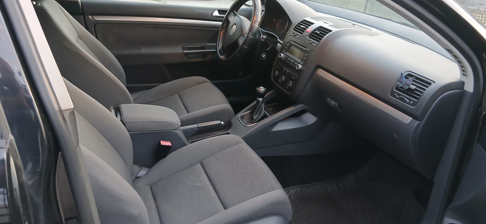 VW Golf 1.6 sport, снимка 12 - Автомобили и джипове - 55571469