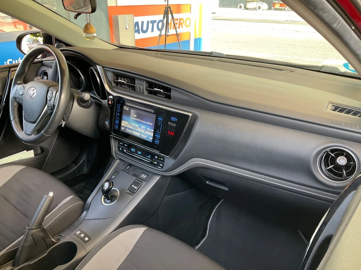 Toyota Auris Business 1.8 Hybrid, снимка 6 - Автомобили и джипове - 55650330