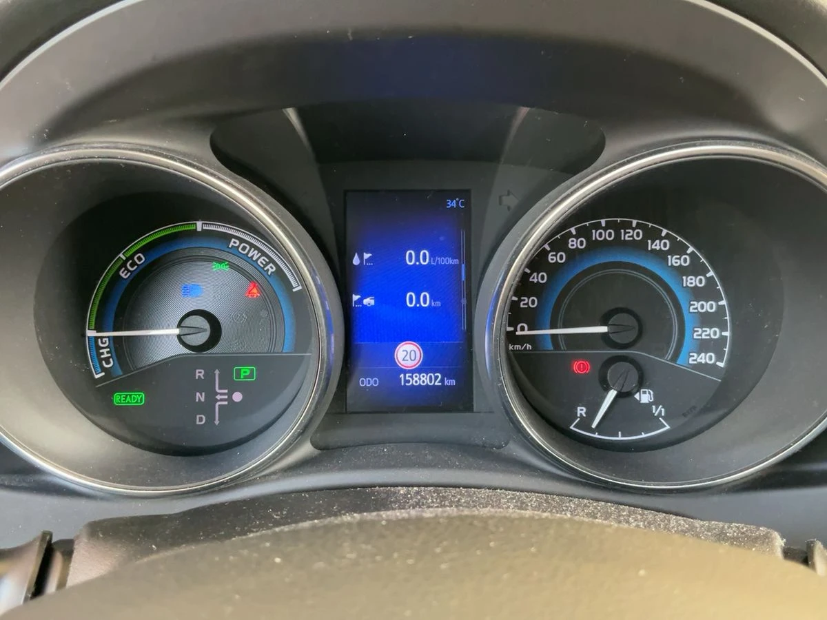 Toyota Auris Business 1.8 Hybrid, снимка 4 - Автомобили и джипове - 55650330