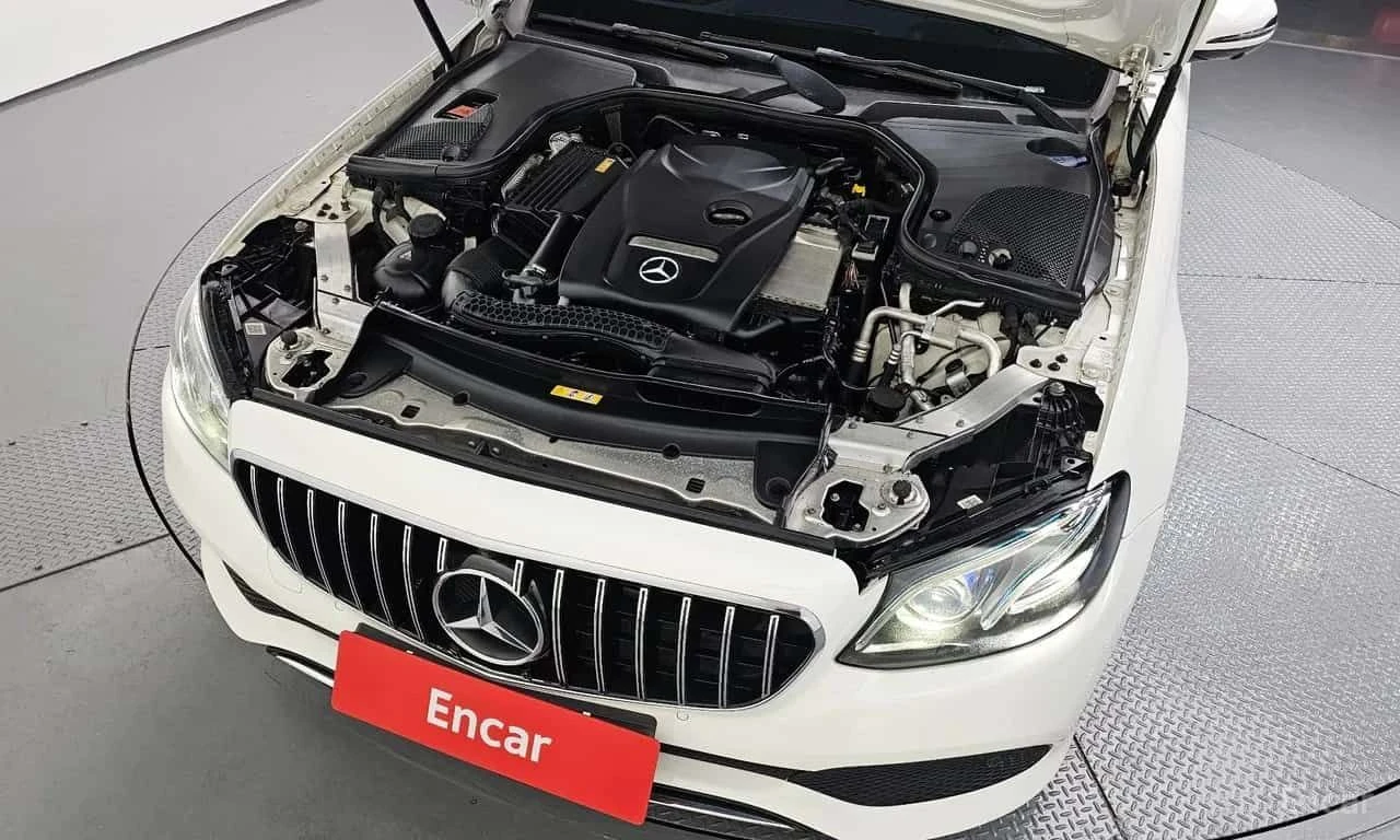 Mercedes-Benz E 300 * 4MATIC Avnatgarde * КРАЙНА ЦЕНА ДО БЪЛГАРИЯ, снимка 6 - Автомобили и джипове - 55725186