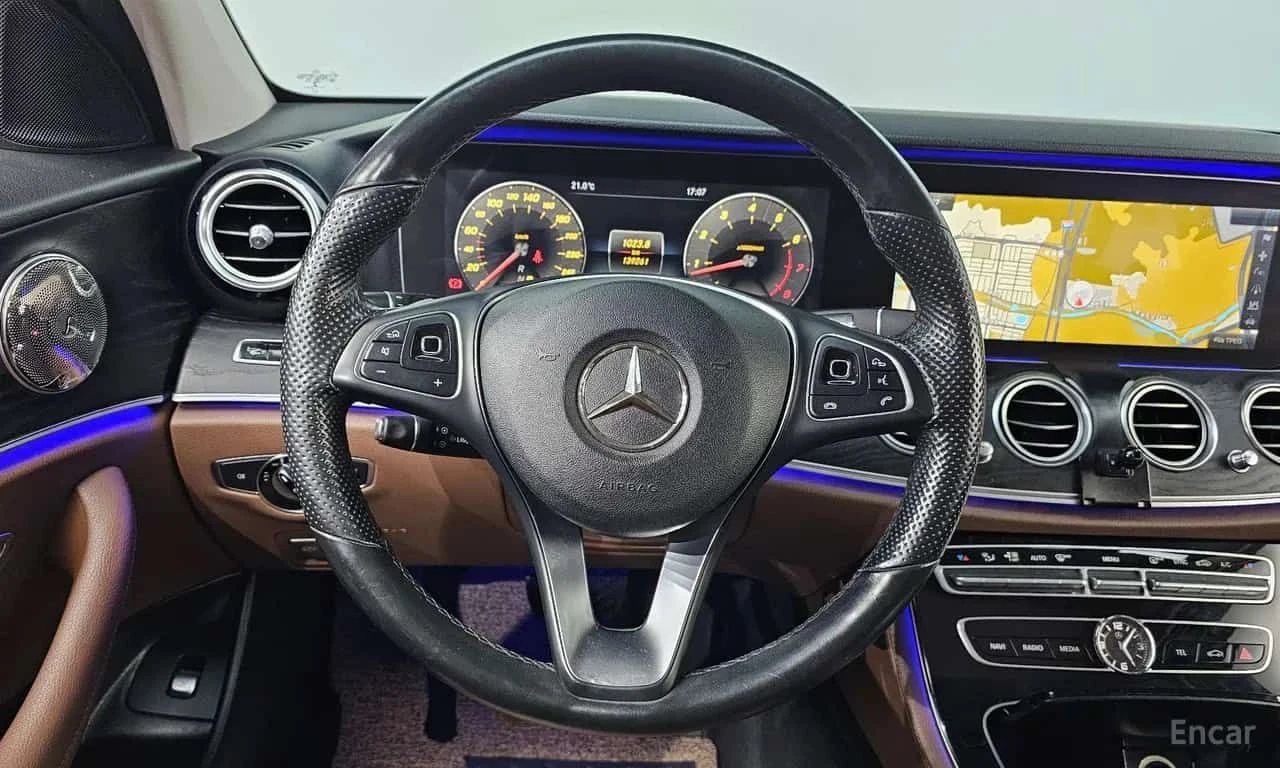 Mercedes-Benz E 300 * 4MATIC Avnatgarde * КРАЙНА ЦЕНА ДО БЪЛГАРИЯ, снимка 15 - Автомобили и джипове - 55725186