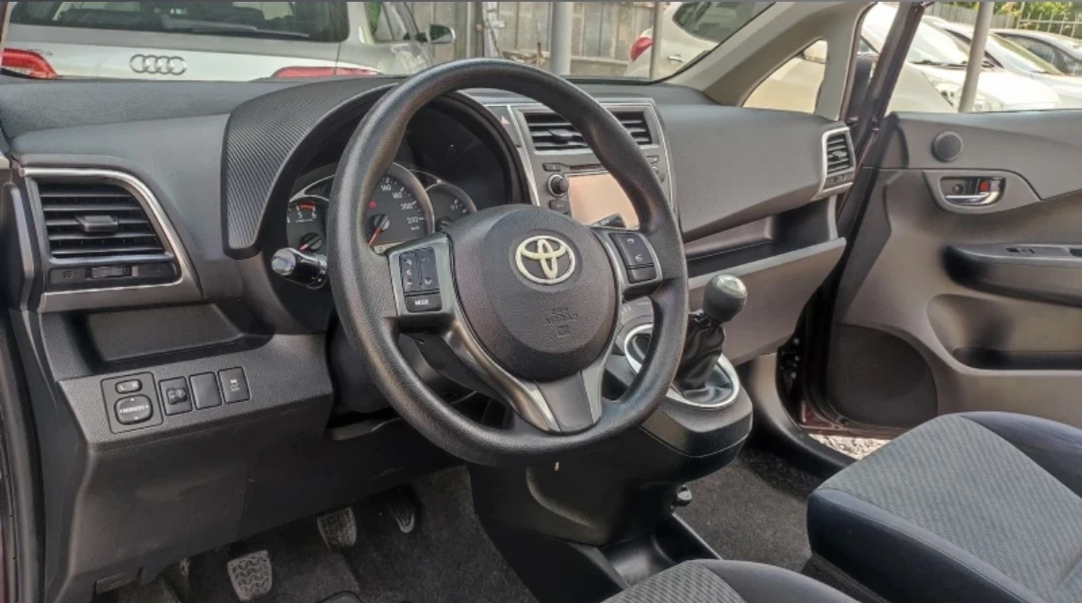Toyota Verso S, снимка 5 - Автомобили и джипове - 56139935
