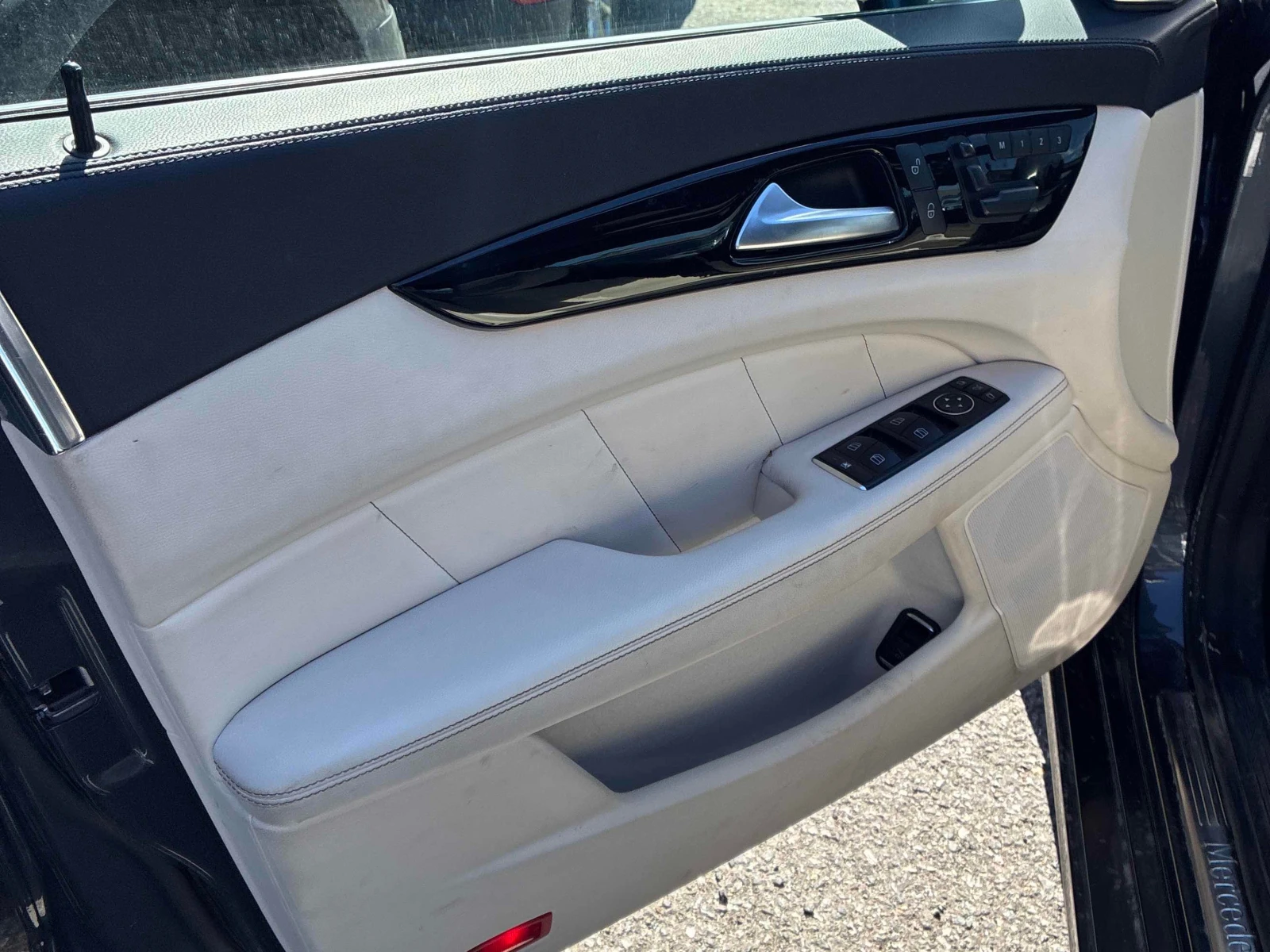 Mercedes-Benz CLS 550 * CARFAX * ОПЦИЯ ЗА ФИНАНСИРАНЕ * , снимка 12 - Автомобили и джипове - 56159180