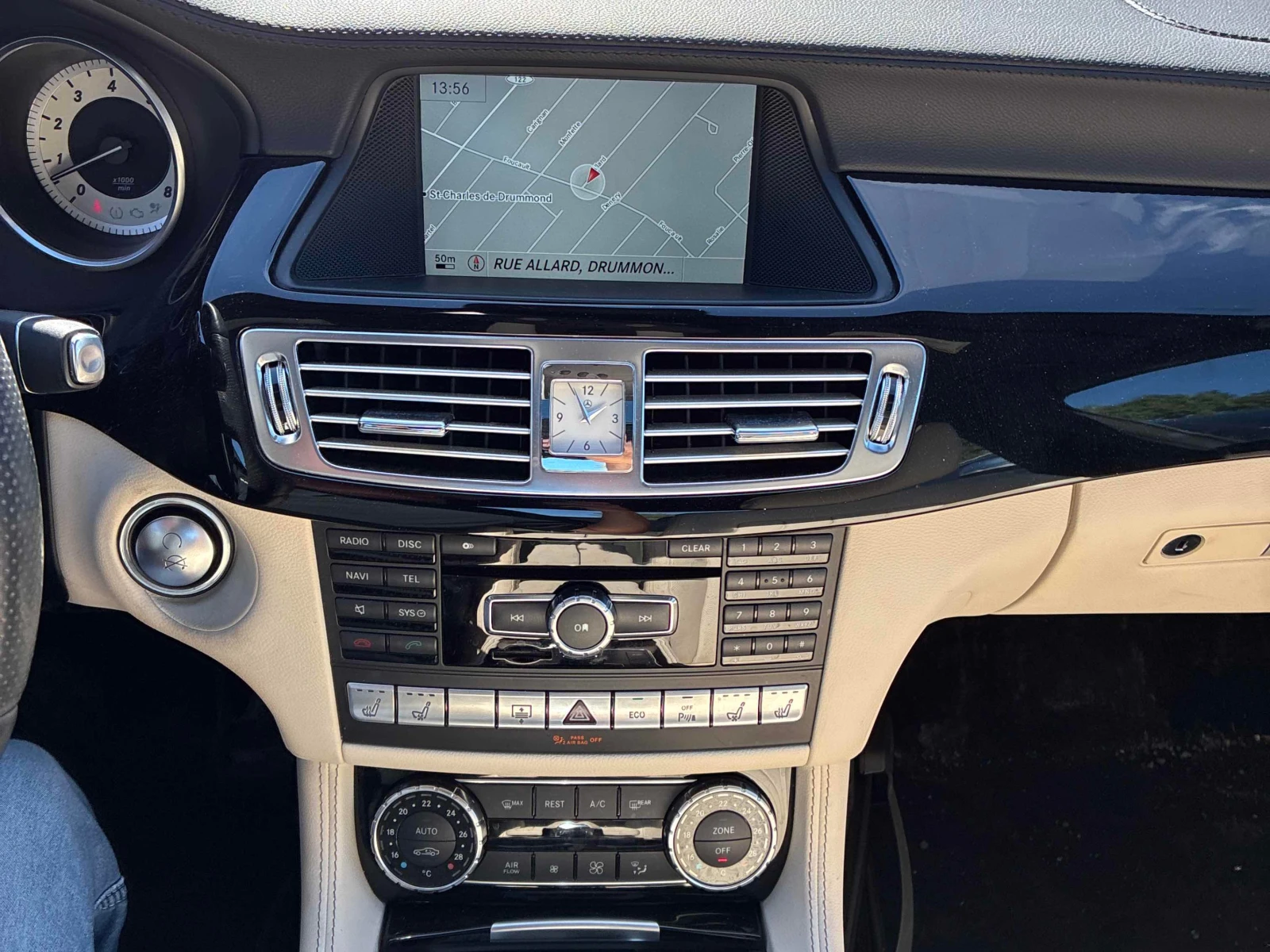 Mercedes-Benz CLS 550 * CARFAX * ОПЦИЯ ЗА ФИНАНСИРАНЕ * , снимка 9 - Автомобили и джипове - 56159180