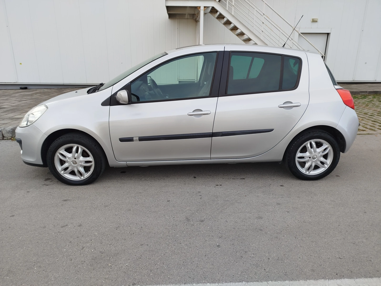 Renault Clio 1.2ГАЗ-БЕНЗИН, снимка 3 - Автомобили и джипове - 56524685