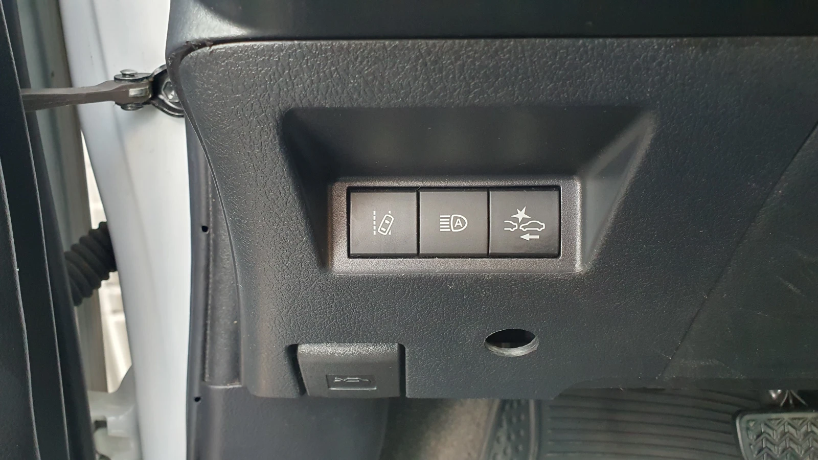 Toyota Yaris LUNA, снимка 10 - Автомобили и джипове - 56562124