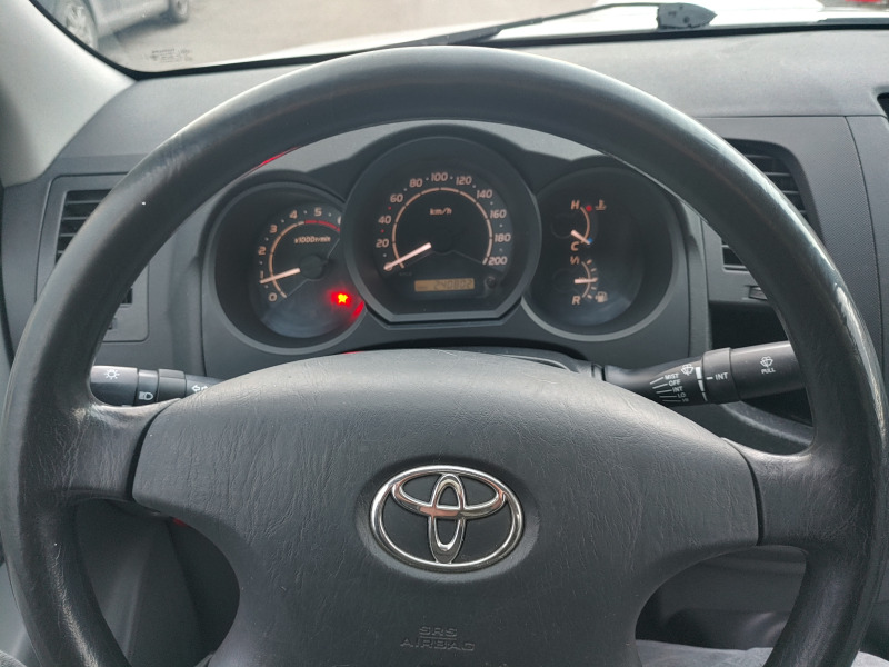 Toyota Hilux 2.5D-Хладилен-Има видеоклип към обявата!, снимка 15 - Автомобили и джипове - 43984137