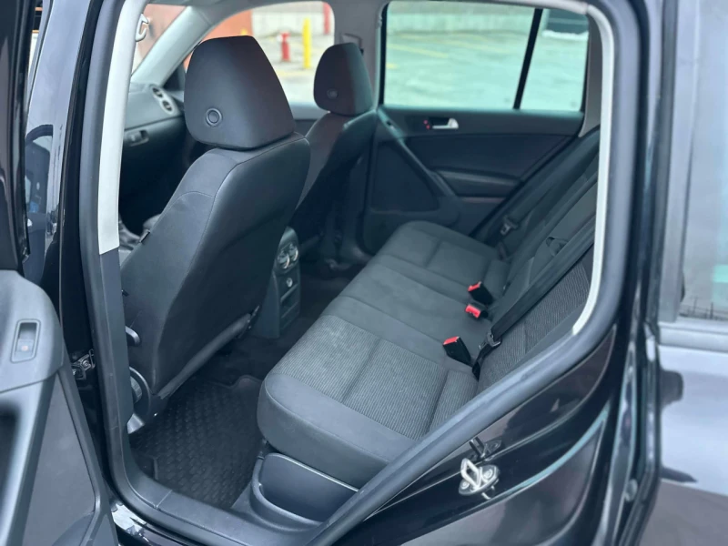 VW Tiguan CARFAX* АВТОФИНАНСИРАНЕ* БЕЗ ПЪРВОНАЧАЛНА ВНОСКА* , снимка 9 - Автомобили и джипове - 52892591