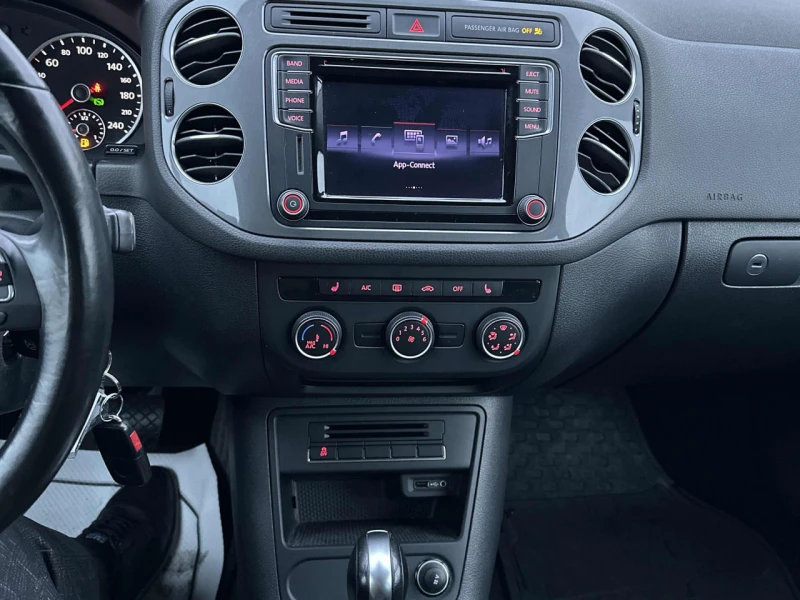 VW Tiguan CARFAX* АВТОФИНАНСИРАНЕ* БЕЗ ПЪРВОНАЧАЛНА ВНОСКА* , снимка 8 - Автомобили и джипове - 52892591