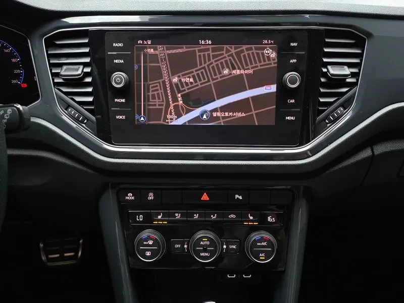 VW T-Roc 2.0 TDI PREMIUM, снимка 15 - Автомобили и джипове - 56324991