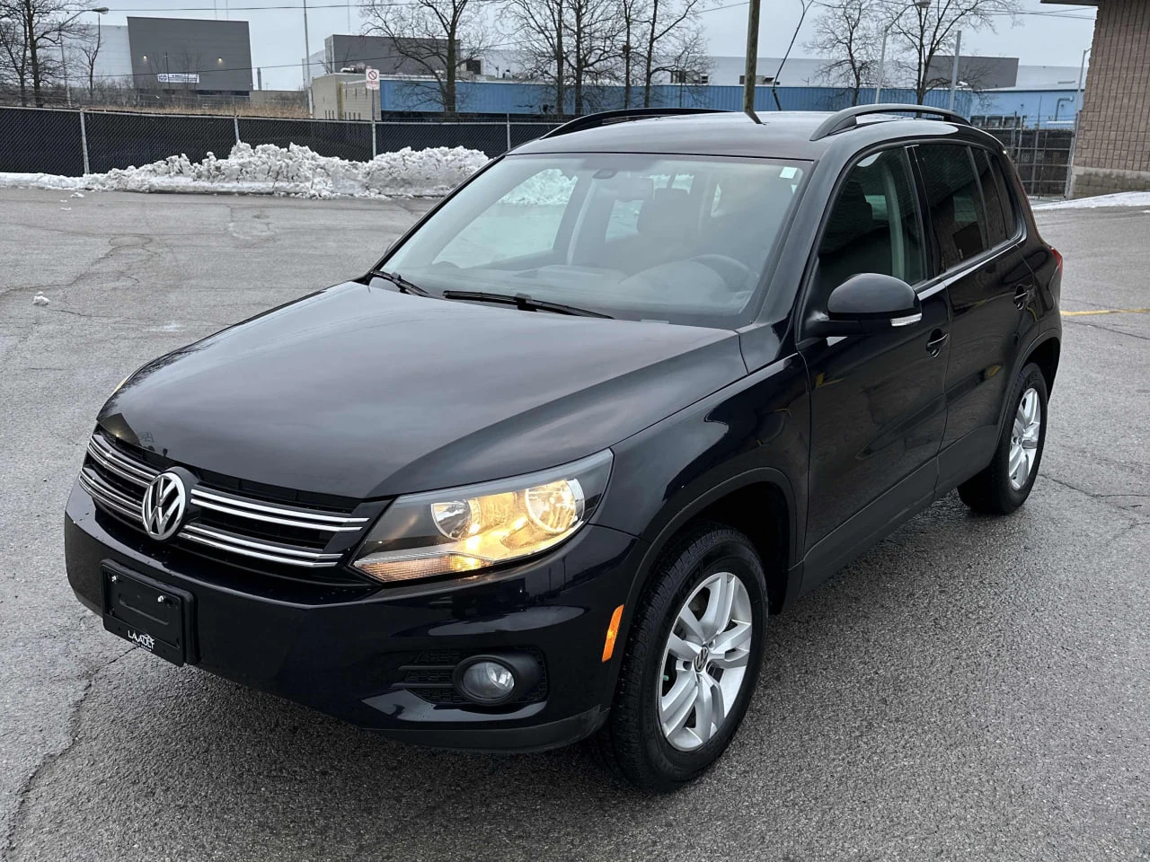 VW Tiguan CARFAX* АВТОФИНАНСИРАНЕ* БЕЗ ПЪРВОНАЧАЛНА ВНОСКА* , снимка 1