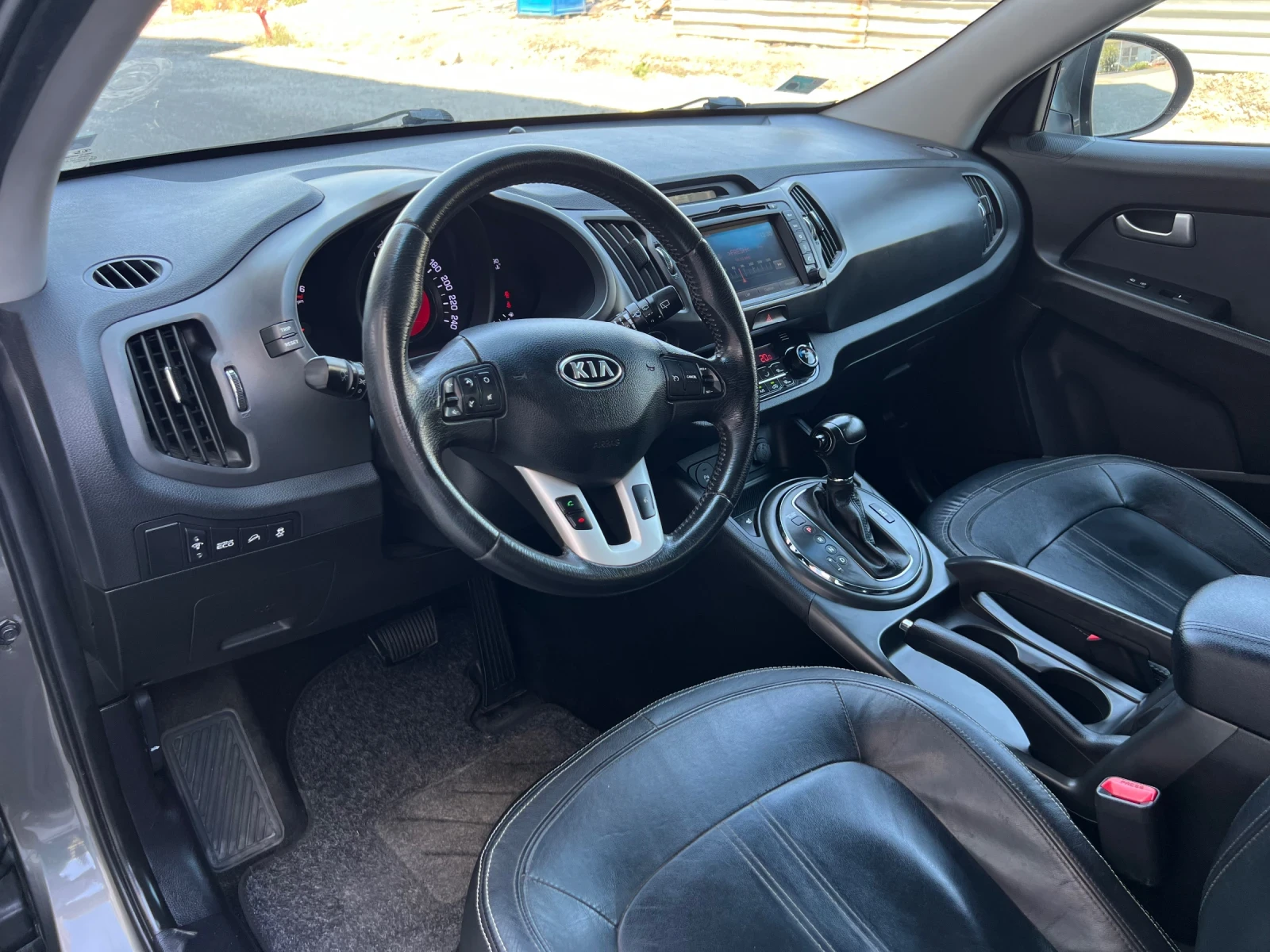Kia Sportage 2.0CRDI КУПЕНА ОТ БГ ПАНОРАМА KEYLESS GO - изображение 10