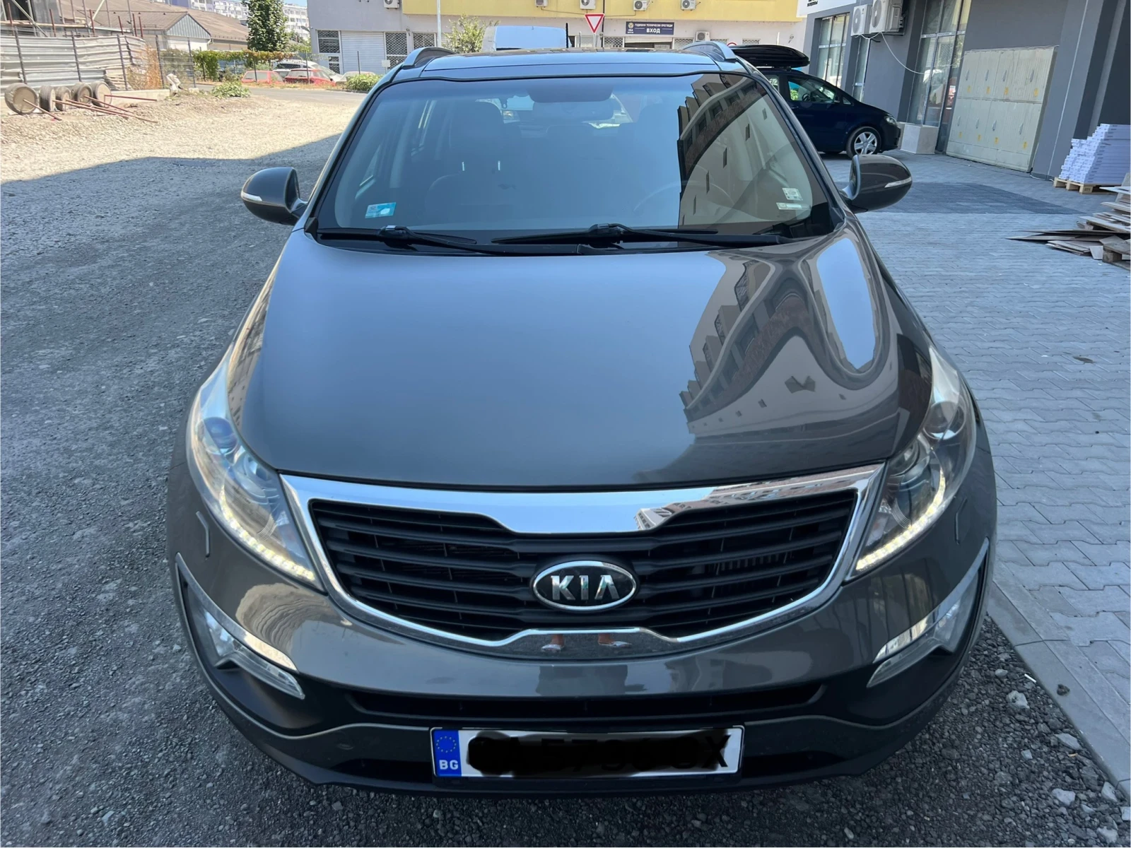 Kia Sportage 2.0CRDI КУПЕНА ОТ БГ ПАНОРАМА KEYLESS GO - изображение 2