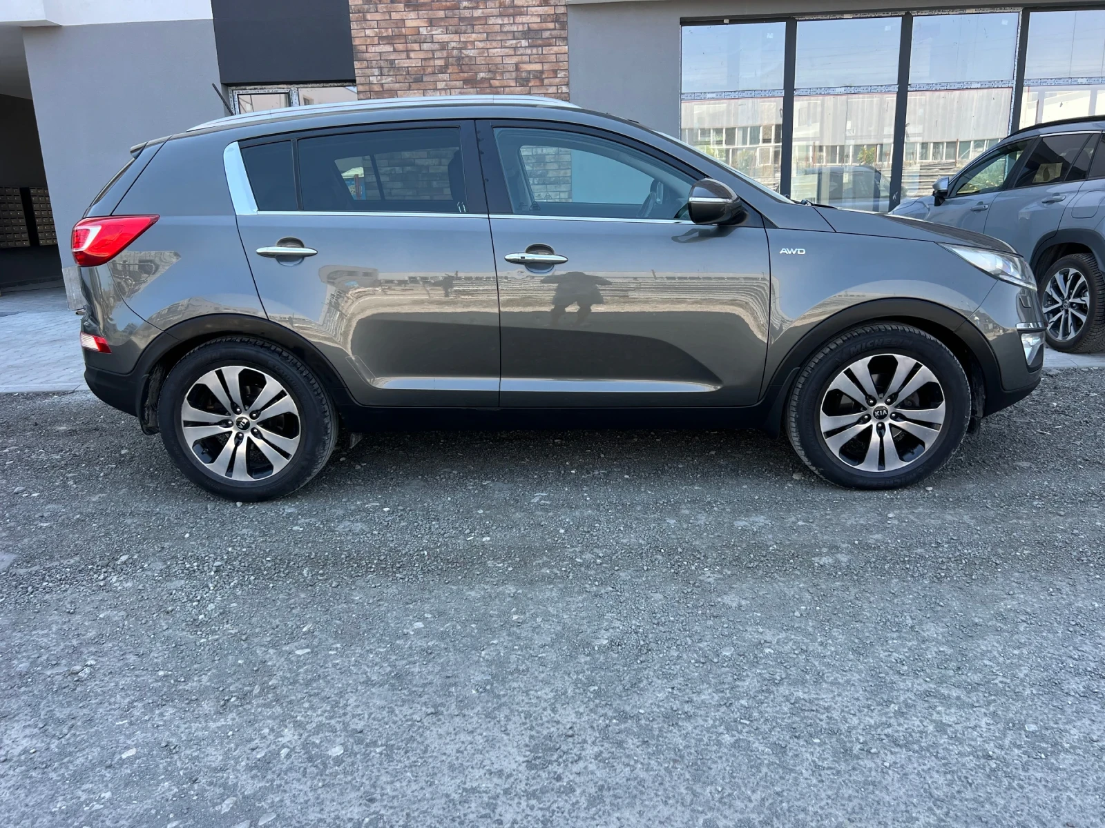 Kia Sportage 2.0CRDI КУПЕНА ОТ БГ ПАНОРАМА KEYLESS GO - изображение 7