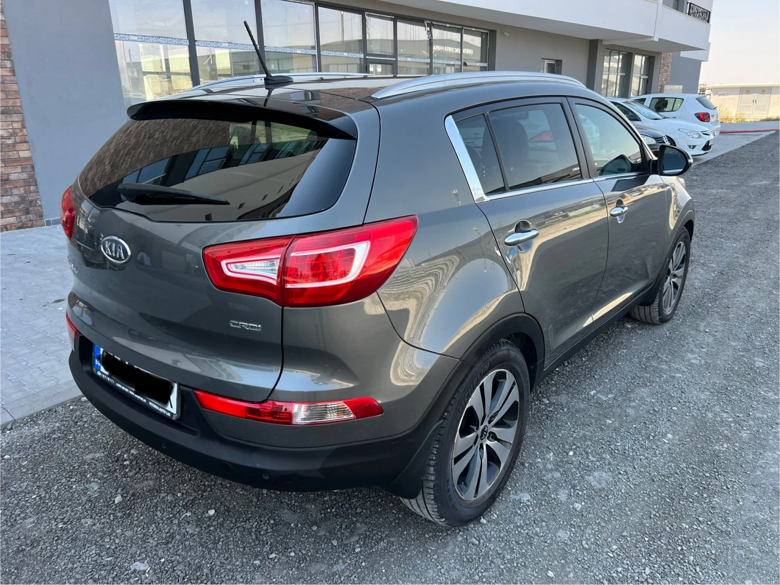 Kia Sportage 2.0CRDI КУПЕНА ОТ БГ ПАНОРАМА KEYLESS GO - изображение 6