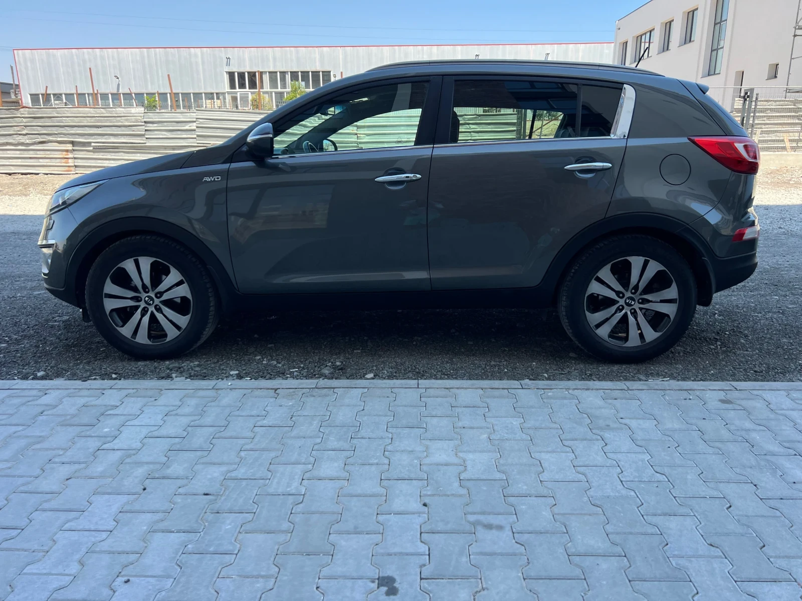 Kia Sportage 2.0CRDI КУПЕНА ОТ БГ ПАНОРАМА KEYLESS GO - изображение 4