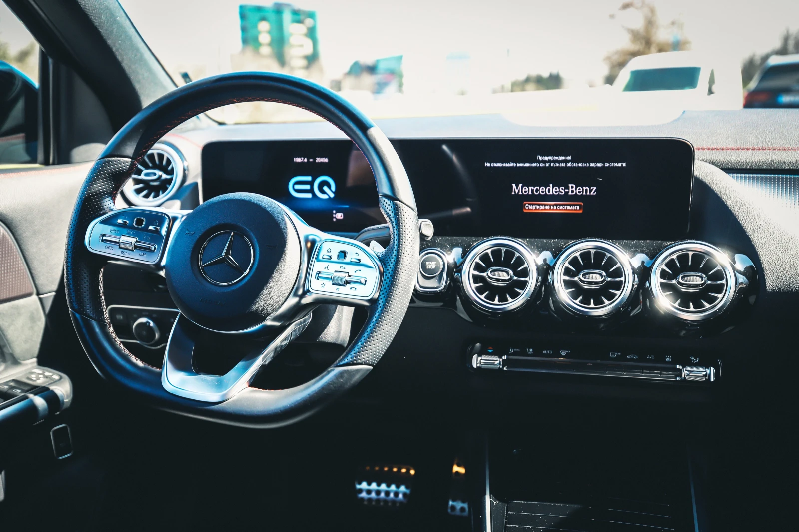 Mercedes-Benz EQA 300 4MATIC AMG Line | 5 г. Гаранция , снимка 14 - Автомобили и джипове - 53751142