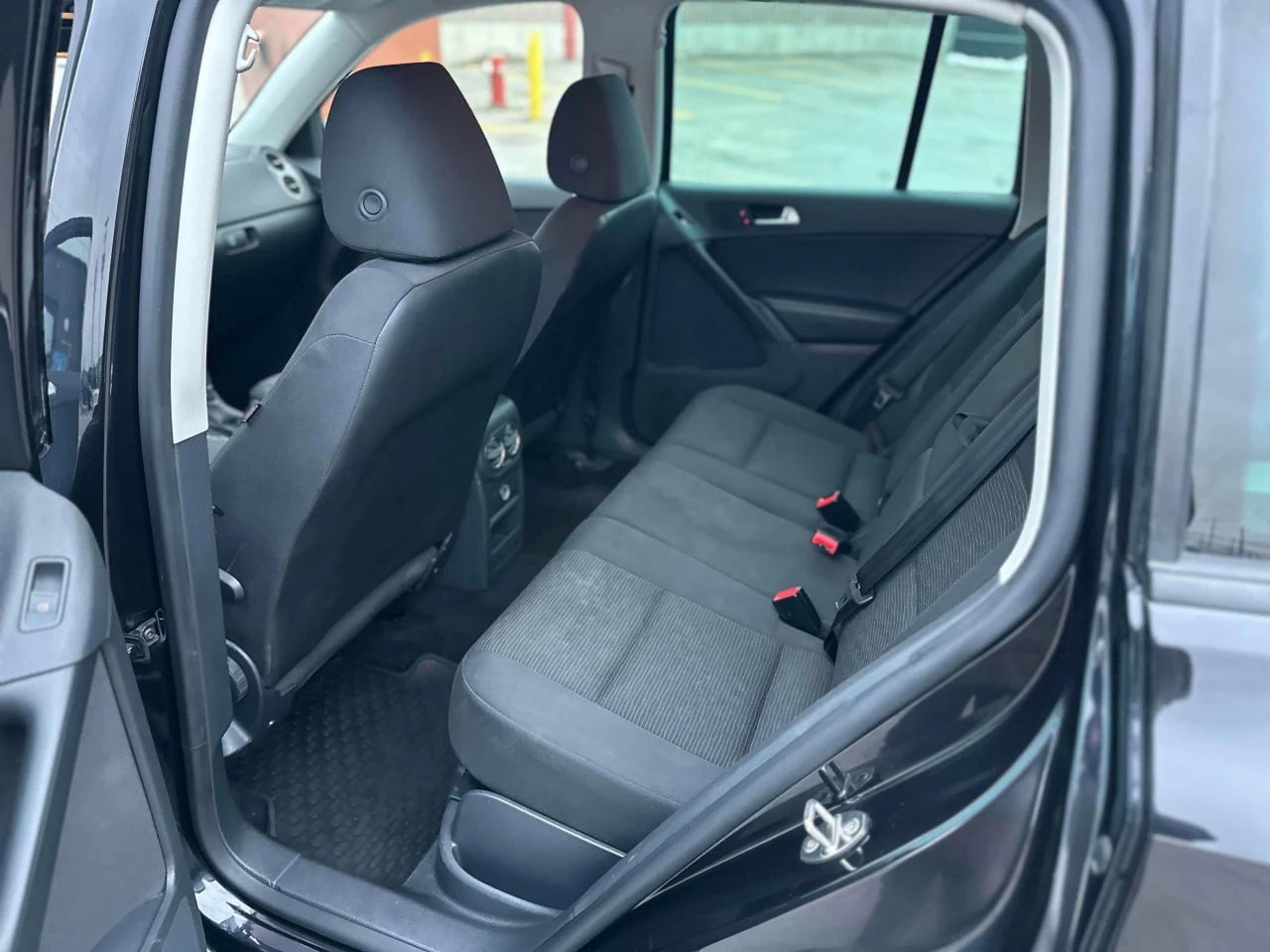 VW Tiguan CARFAX* АВТОФИНАНСИРАНЕ* БЕЗ ПЪРВОНАЧАЛНА ВНОСКА*  - изображение 9