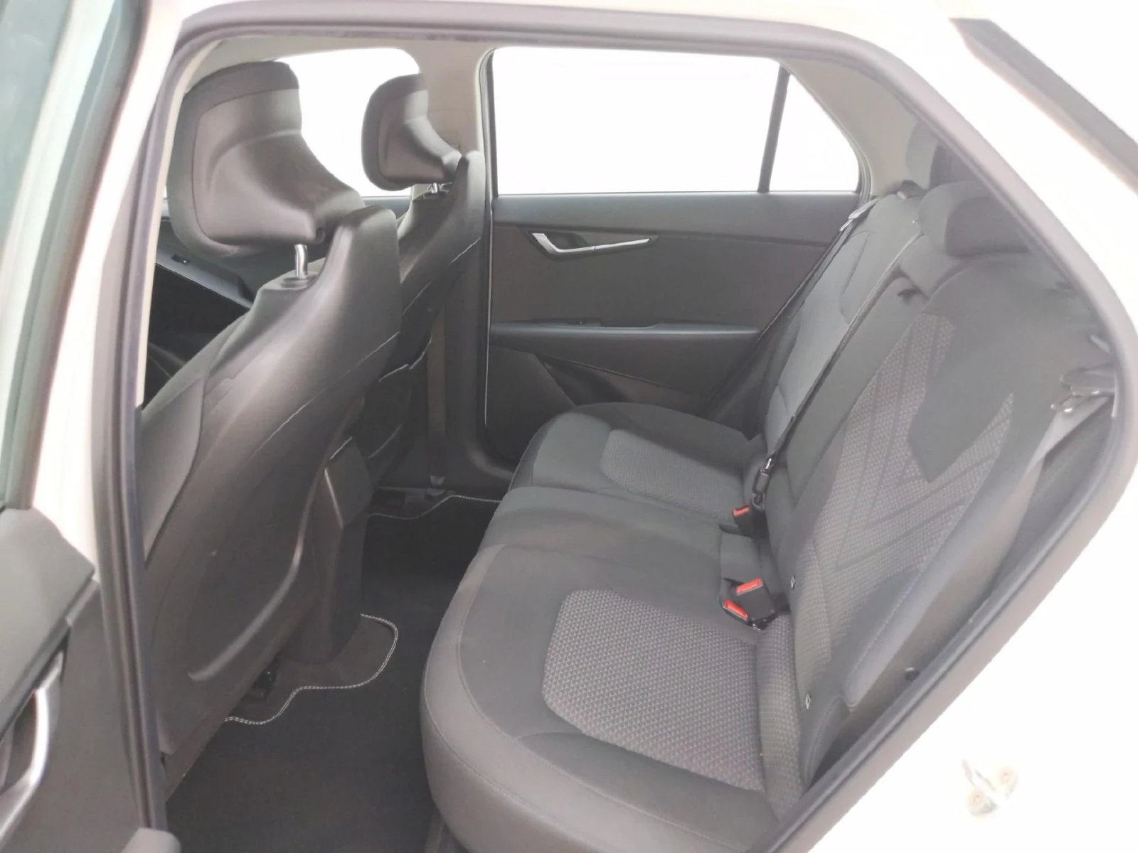 Kia Niro EV Motion 65kWh, снимка 7 - Автомобили и джипове - 54183338