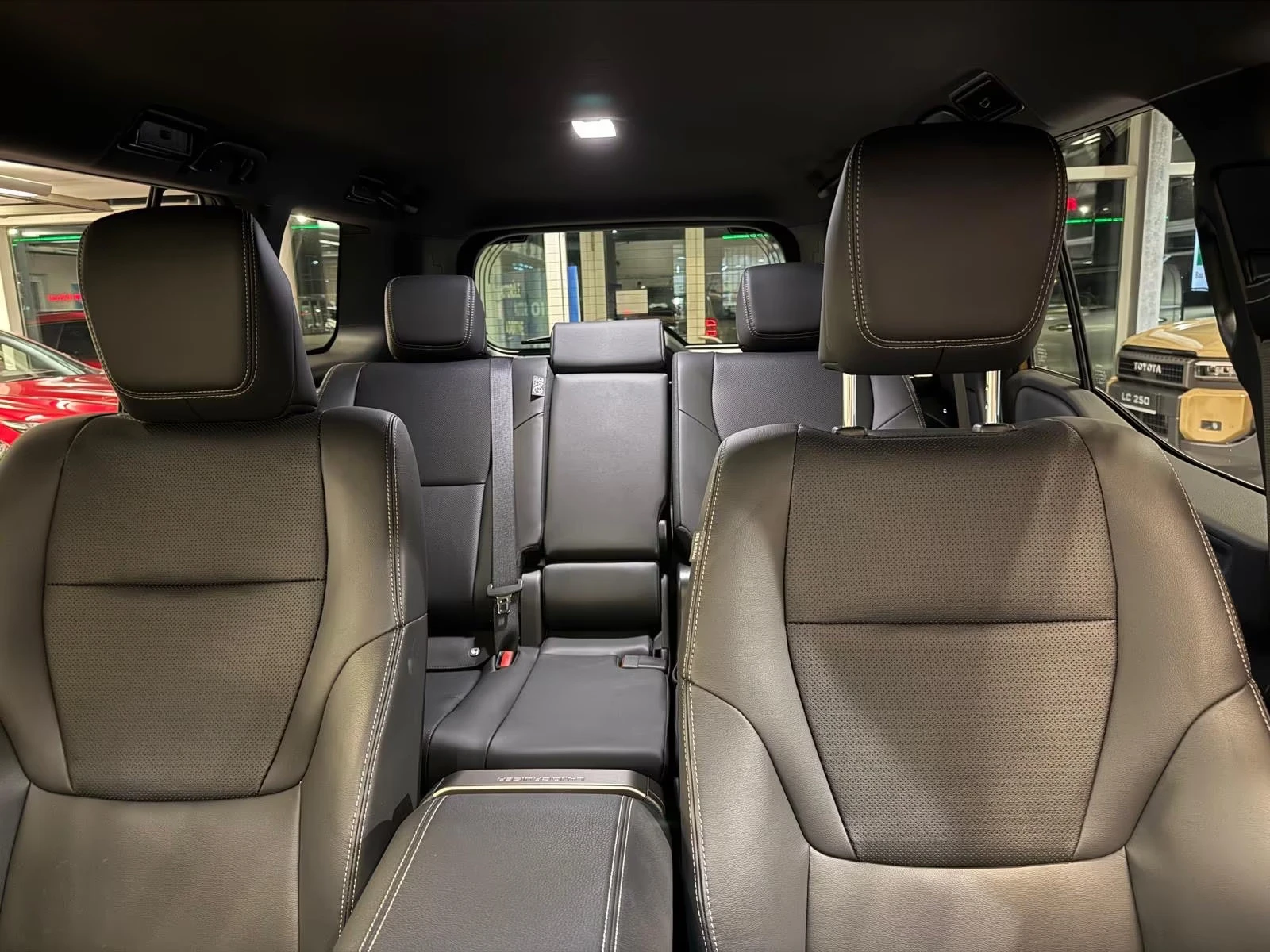 Toyota Land cruiser LC250/205HP/EXECUTIVE/360/NAVI/LED/CPLAY/204q, снимка 13 - Автомобили и джипове - 54293189