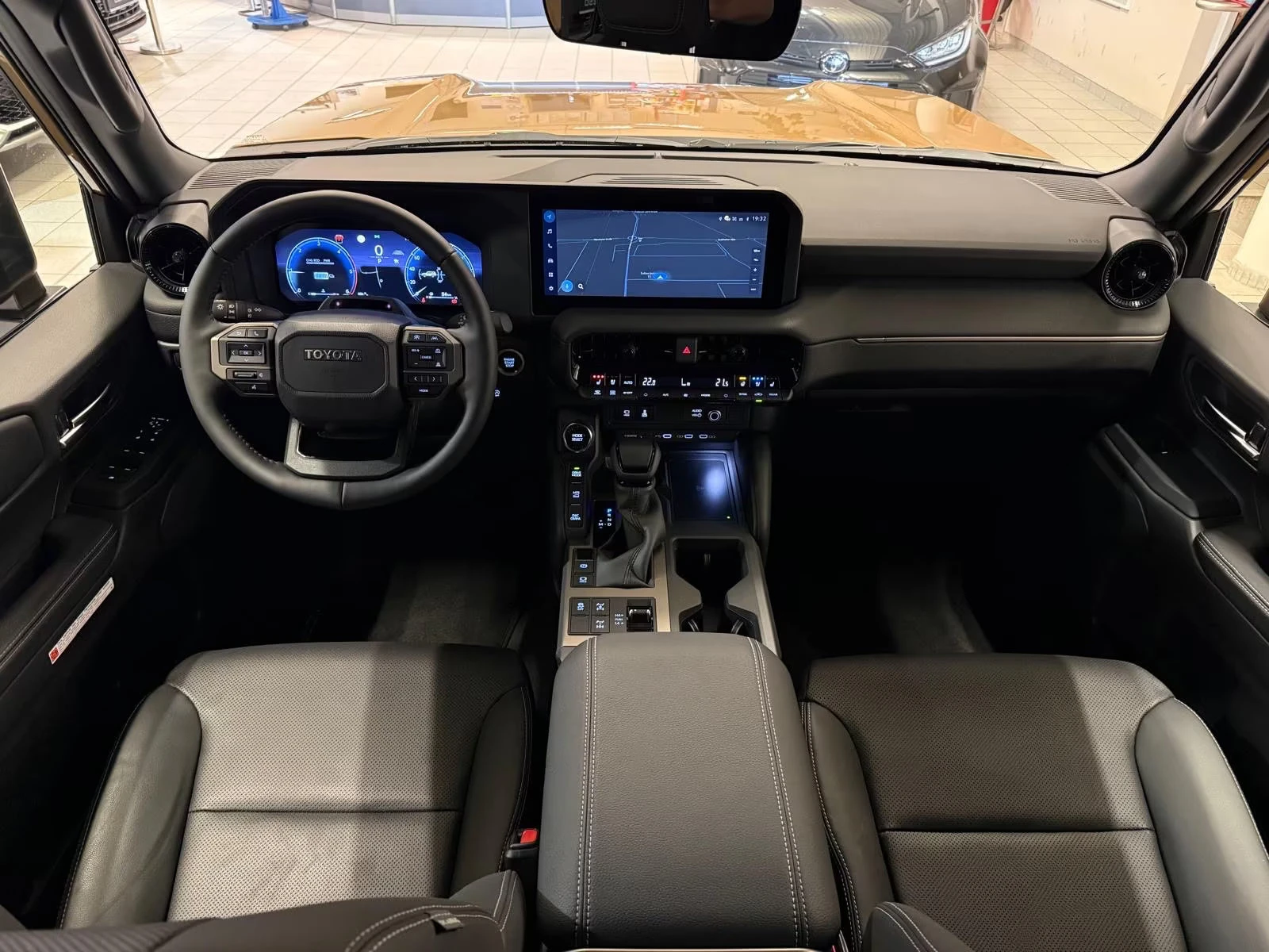 Toyota Land cruiser LC250/205HP/EXECUTIVE/360/NAVI/LED/CPLAY/204q, снимка 8 - Автомобили и джипове - 54293189