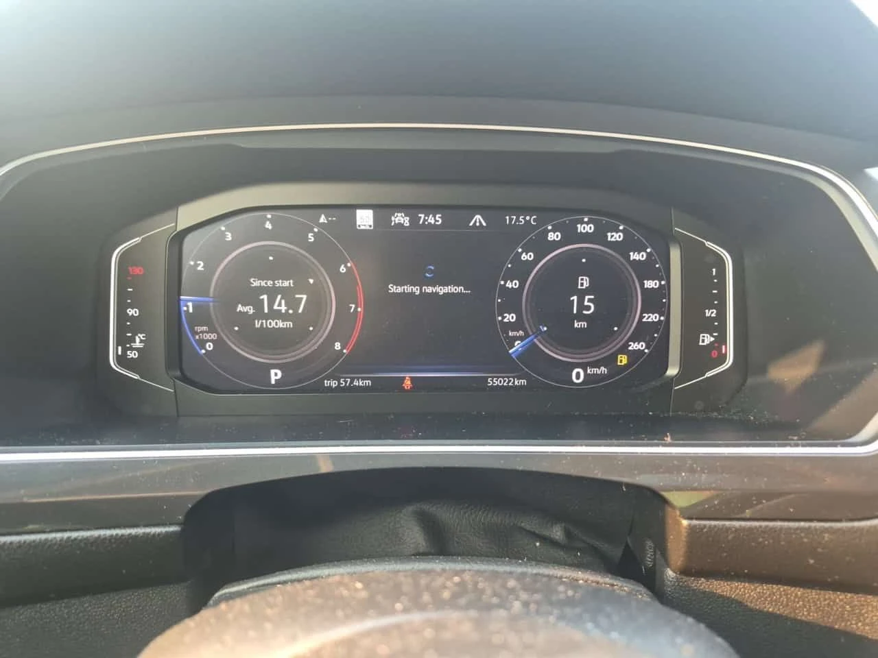 VW Tiguan  HIGHLINE R LINE / LED / ПАНОРАМА / 2 КЛЮЧА , снимка 10 - Автомобили и джипове - 55662133